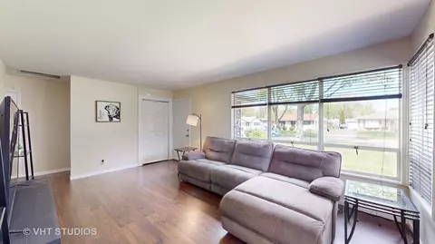Living - 3007 Hawk Ln, Rolling Meadows, IL 60008 photo 2 of 4
