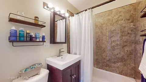 Bath - 3007 Hawk Ln, Rolling Meadows, IL 60008 photo 2 of 2