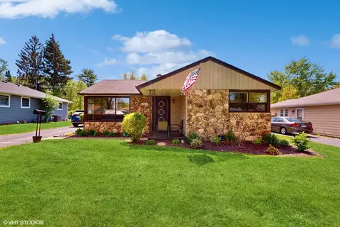 3007 Hawk Ln, Rolling Meadows, IL 60008