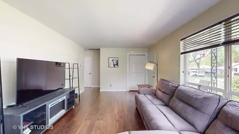 Living - 3007 Hawk Ln, Rolling Meadows, IL 60008 photo 1 of 4