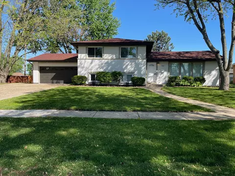 7418 Dorothy Ln, Tinley Park, IL 60477