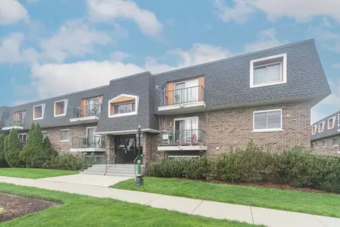 3220 Sanders Rd #3A, Northbrook, IL 60062