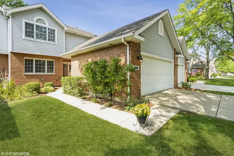 8580 Pearson Dr, Darien, IL 60561