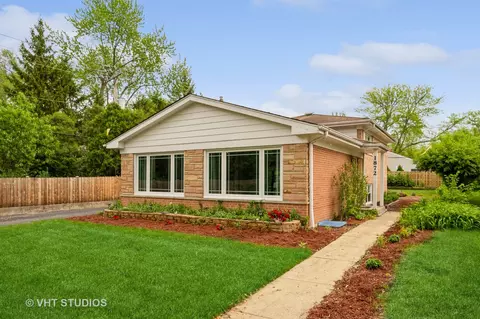 1872 Abbott Ct, Northfield, IL 60093