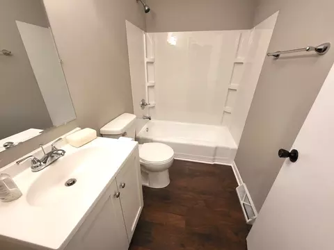 Bath - Undisclosed, Hazel Crest, IL 60429 photo 1 of 2