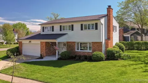 1523 Surrey Dr, Wheaton, IL 60189