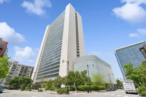 500 W Superior St #1401, Chicago, IL 60654