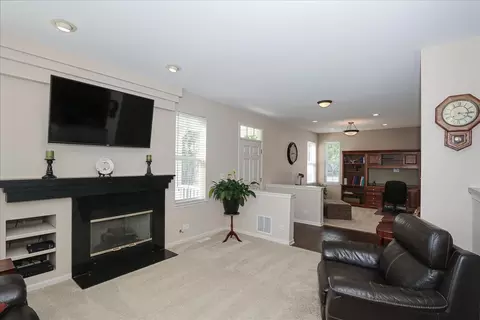 1069 Horizon Dr, Bartlett, IL 60103 photo 6