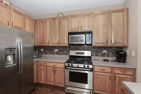 1069 Horizon Dr, Bartlett, IL 60103 photo 8