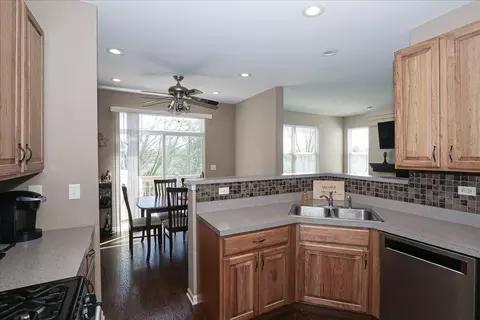 1069 Horizon Dr, Bartlett, IL 60103 photo 13