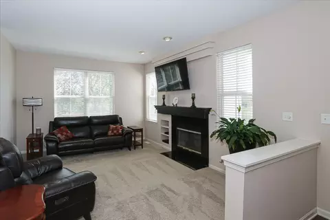 1069 Horizon Dr, Bartlett, IL 60103 photo 5