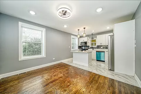 Kitchen - 16123 Wolcott Ave, Markham, IL 60428 photo 6 of 6