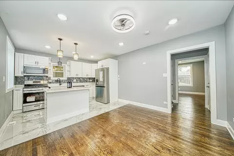 Kitchen - 16123 Wolcott Ave, Markham, IL 60428 photo 5 of 6