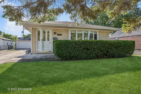 2139 Kirschoff St, Melrose Park, IL 60164