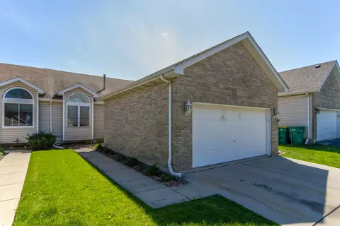 4326 River Glen Dr, Joliet, IL 60431