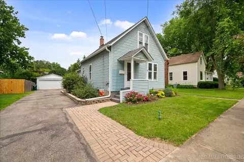 707 Mckee St, Batavia, IL 60510