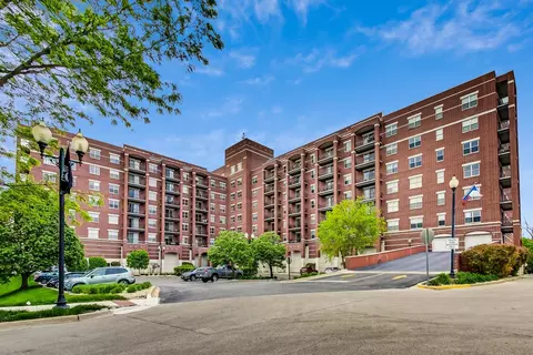 1700 Riverwoods Dr #301, Melrose Park, IL 60160