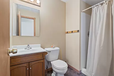 Bath - 513 Venice Rd, Lakemoor, IL 60051 photo 1 of 2