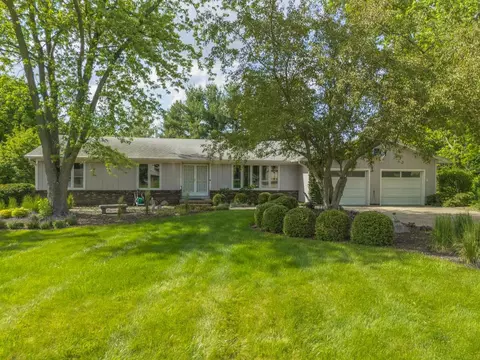 14174 Royal Oaks Dr, Bloomington, IL 61705