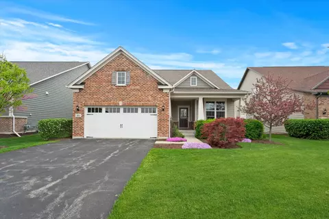 16 Vine St, Hawthorn Woods, IL 60047