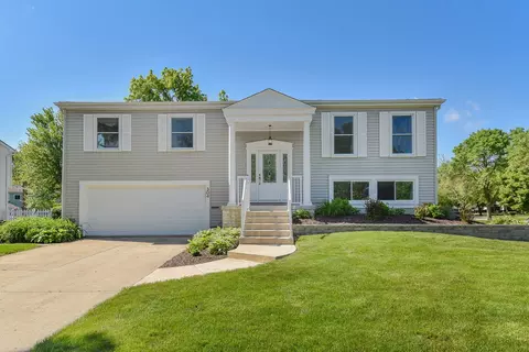 304 Cottonwood Ln, Naperville, IL 60540