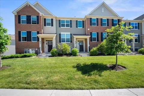 613 Brook Ct, Oswego, IL 60543