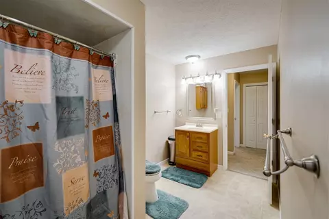 Bath - 3 Timberview Dr, Bloomington, IL 61701 photo 2 of 3
