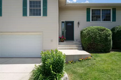 Exterior - 3 Timberview Dr, Bloomington, IL 61701 photo 2 of 13