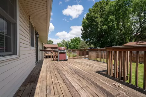 Exterior - 3 Timberview Dr, Bloomington, IL 61701 photo 11 of 13