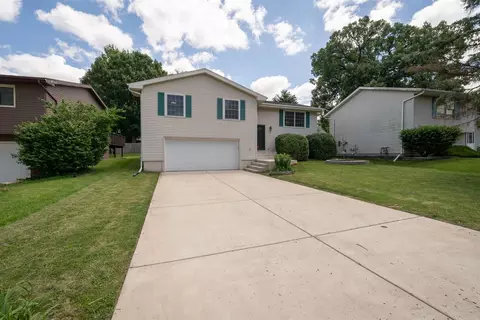Exterior - 3 Timberview Dr, Bloomington, IL 61701 photo 4 of 13