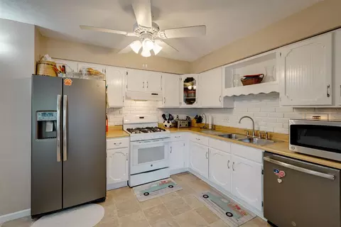 Kitchen - 3 Timberview Dr, Bloomington, IL 61701 photo 2 of 2