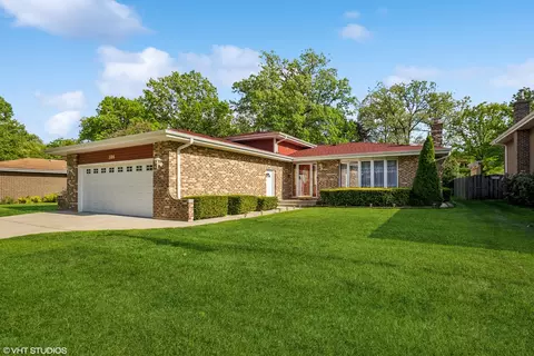 186 Spring Oaks Dr, Wood Dale, IL 60191