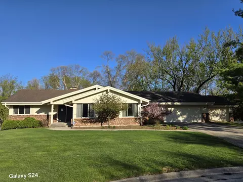 5727 Wedgewood Ct, Rockford, IL 61107