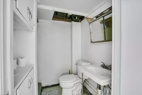 Bath - 496 S Nelson Ave, Kankakee, IL 60901 photo 1 of 2