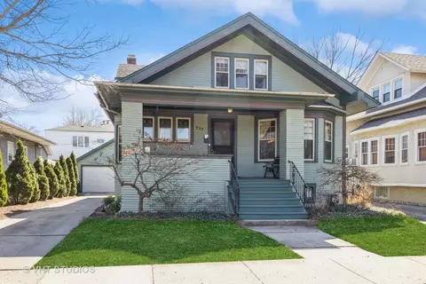 937 Division St, Oak Park, IL 60302