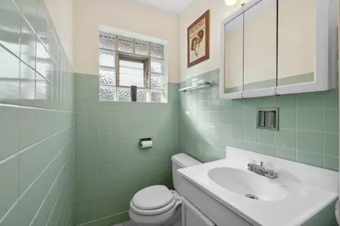 Bath - 14 Forest Ave, River Forest, IL 60305 photo 2 of 2