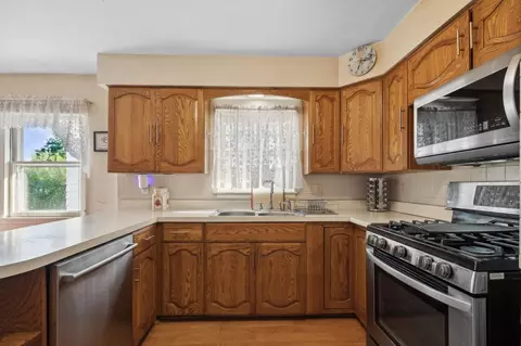 Kitchen - 14 Forest Ave, River Forest, IL 60305 photo 2 of 2