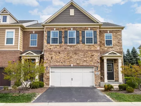 329 Camberley Ln, Lincolnshire, IL 60069