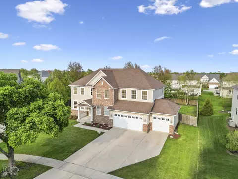 902 Bittersweet Ln, Shorewood, IL 60404