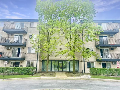 2315 E Olive St #4B, Arlington Heights, IL 60004