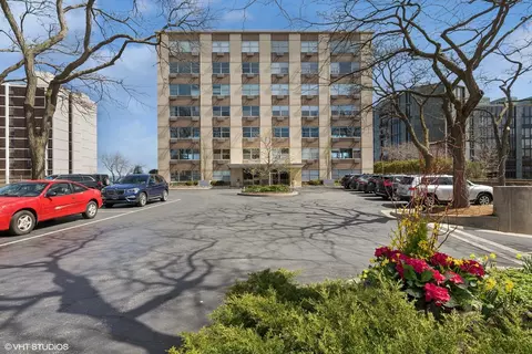 1440 Sheridan Rd #301, Wilmette, IL 60091