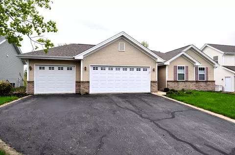12318 Meadow Dr, Winnebago, IL 61088