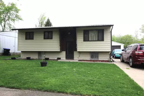 1238 Dogwood Ln, Bloomington, IL 61704