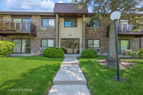 2616 N Windsor Dr #202, Arlington Heights, IL 60004