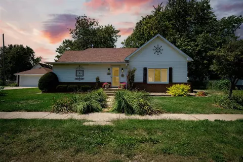 609 Woodford St, Gridley, IL 61744