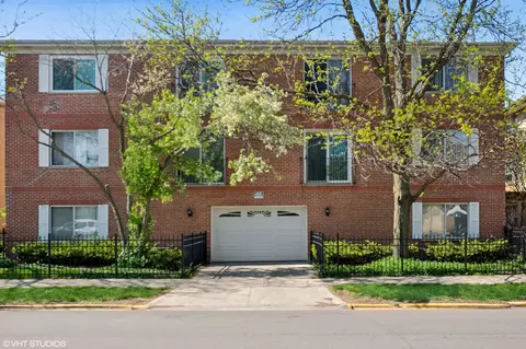 5450 W Gale St #201, Chicago, IL 60630