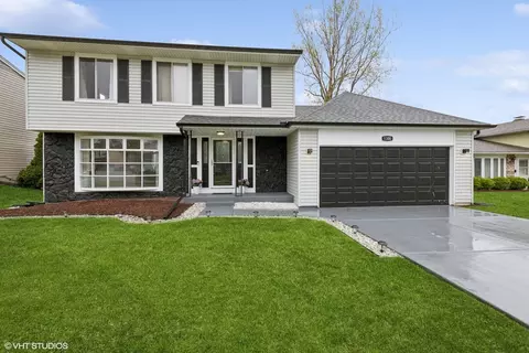 1300 Leawood Dr, Elgin, IL 60120