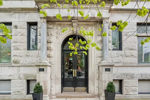 351 W Dickens Ave #2E, Chicago, IL 60614