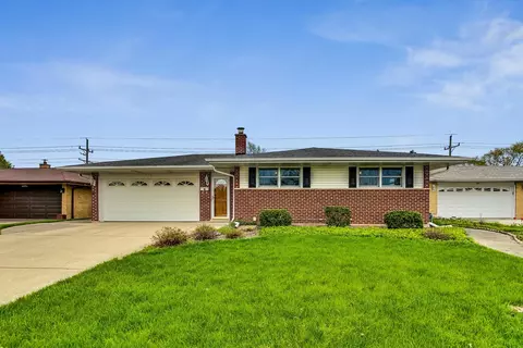 453 Ambleside Rd, Des Plaines, IL 60016