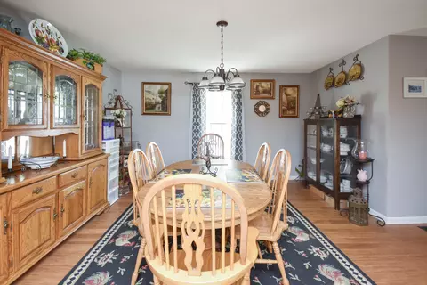 Dining - 906 Bull St, Normal, IL 61761 photo 2 of 3